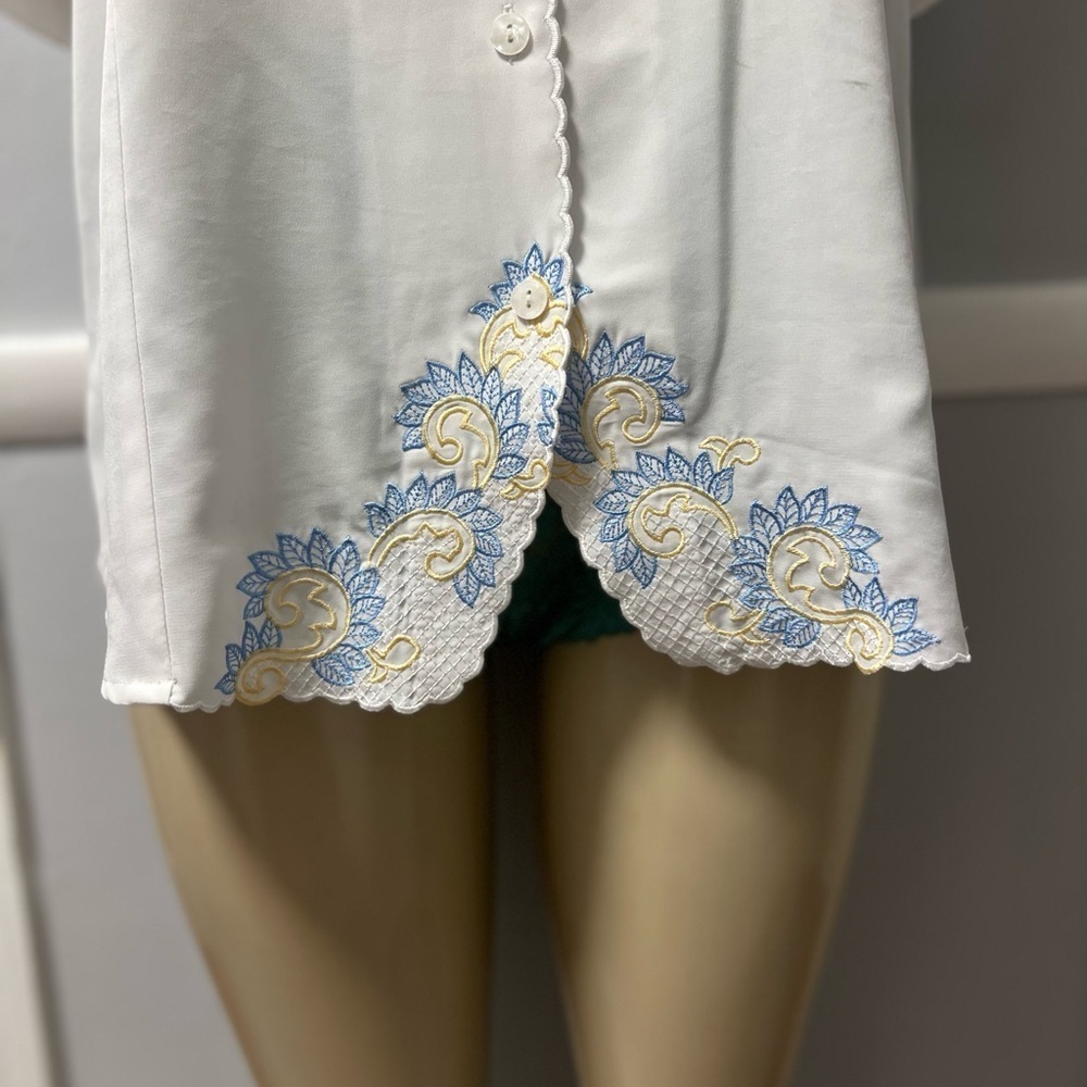 Elegant White Button Down Shirt with Blue and Yellow Embroidery - Picture 4 of 5